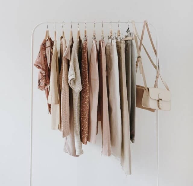 How to Create a Minimalist Wardrobe: Simplify Your Closet by Owning Less